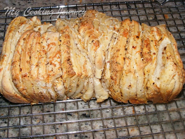 Herb and Cheese Pull Apart Bread %%