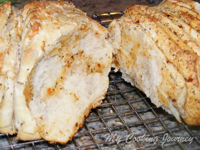 Herb and Cheese Pull Apart Bread %%