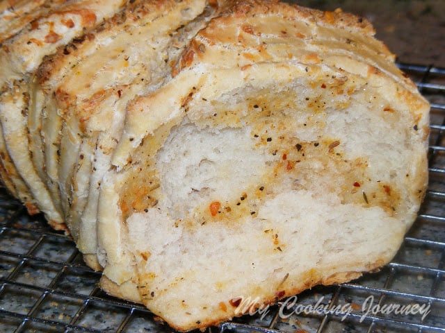 Herb and Cheese Pull Apart Bread %%