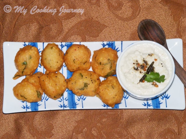 Thavala Vadai With Thengai Chutney | Lentil Fritters with Coconut Chutney Thavala Vadai With Thengai Chutney | Lentil Fritters with Coconut Chutney