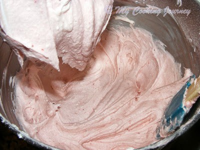 Strawberry cupcakes with strawberry icing %%