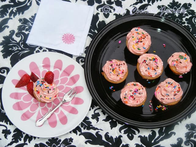 Strawberry cupcakes with strawberry icing %%