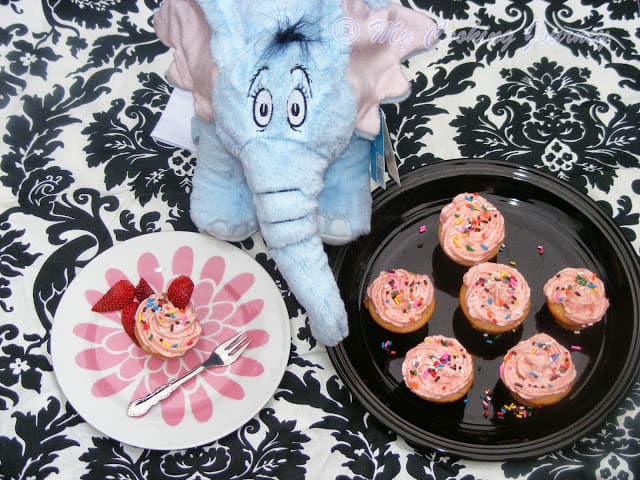 Strawberry cupcakes with strawberry icing %%