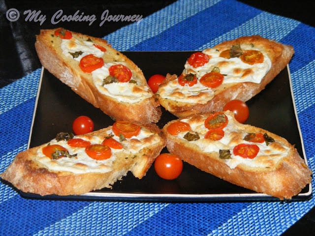 Crostini with Cherry tomato and Mozarella %%