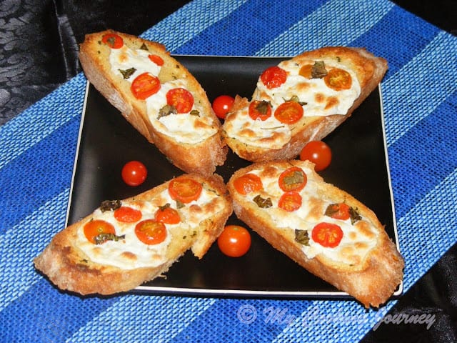 Crostini with Cherry tomato and Mozarella %%