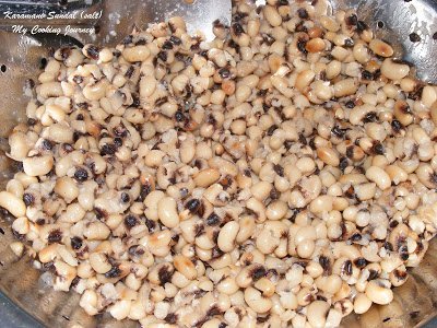 Black eyed peas salt sundal Black eyed peas salt sundal
