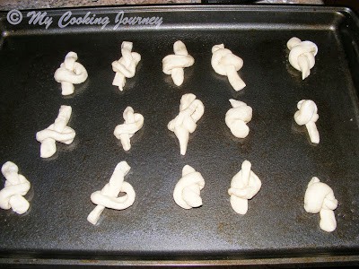 Garlic knots from left over Pizza dough %%