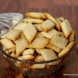 Sweet Diamond Biscuits in a bowl