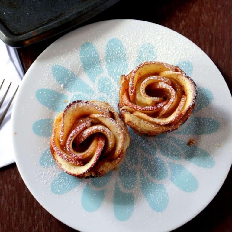 Baked Apple Roses With Puff Pastry