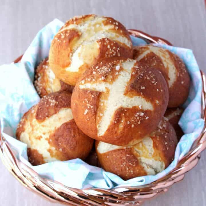 Bretzel rolls