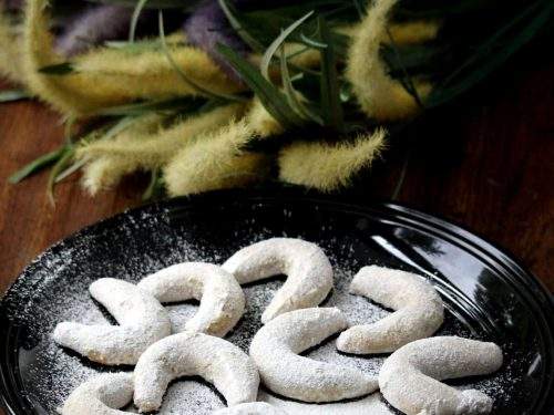 Vanillekipferl Austrian Vanilla Crescent Cookies My Cooking Journey
