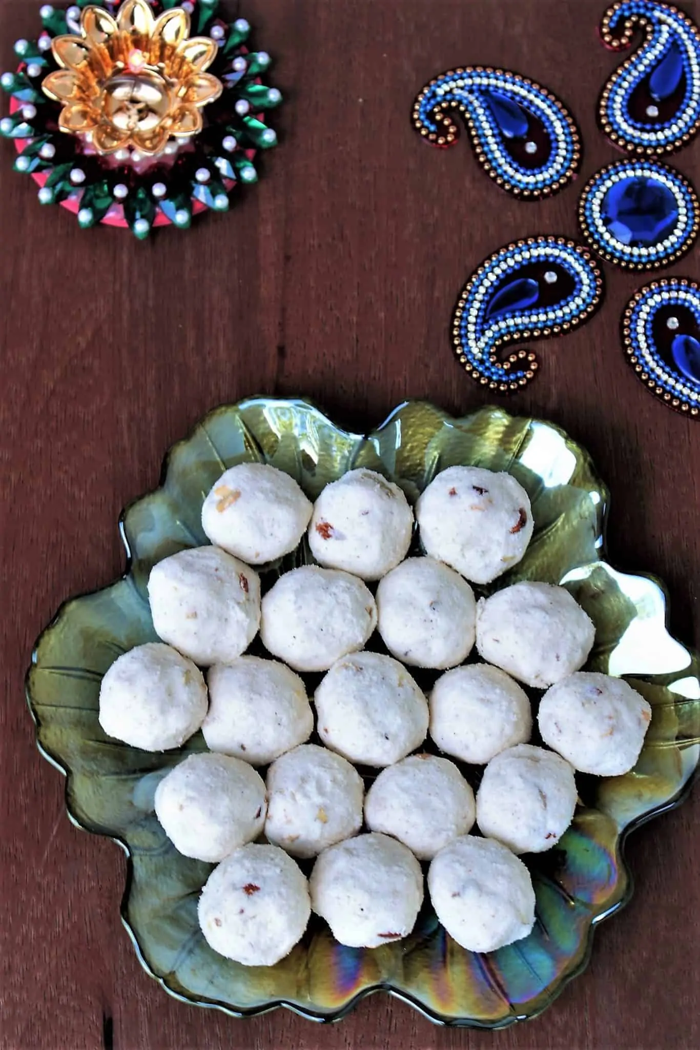 Rava Urundai Recipe | Rava Ladoo Recipe | Diwali Special Recipe Rava Urundai Recipe in a bowl.