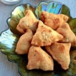 samosa in a green plate