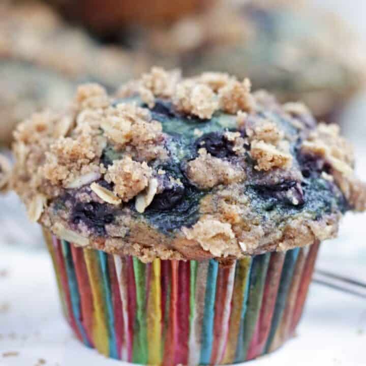 blueberry muffin with crumble topping
