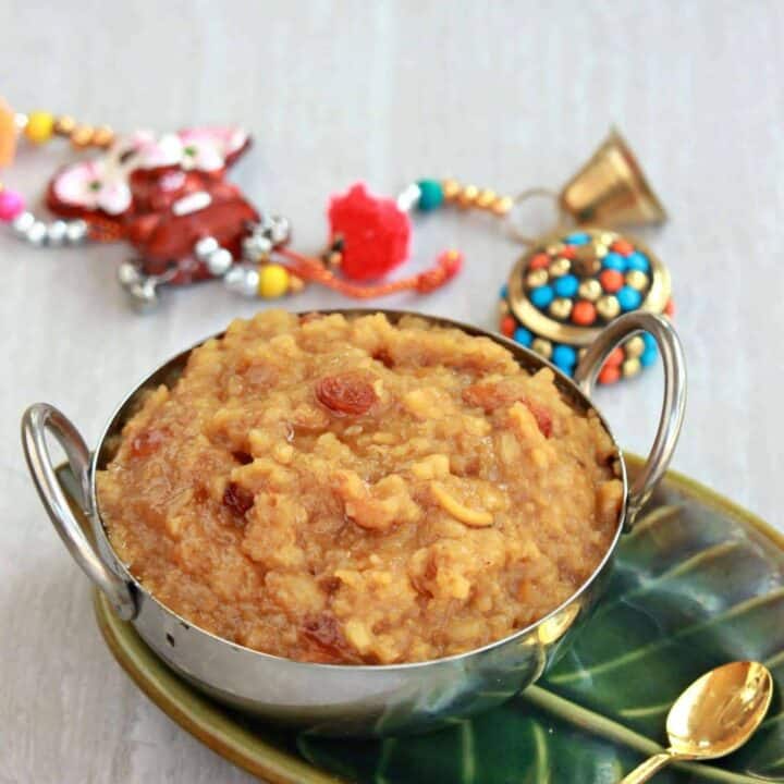 sakkarai pongal with spoon