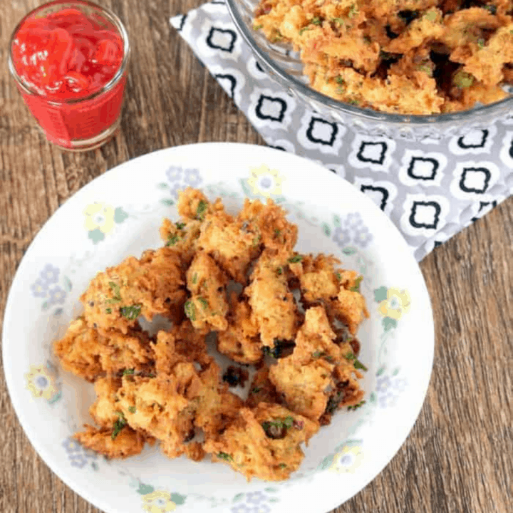 Semiya Pakoda in a plate and bowl - Featured Image