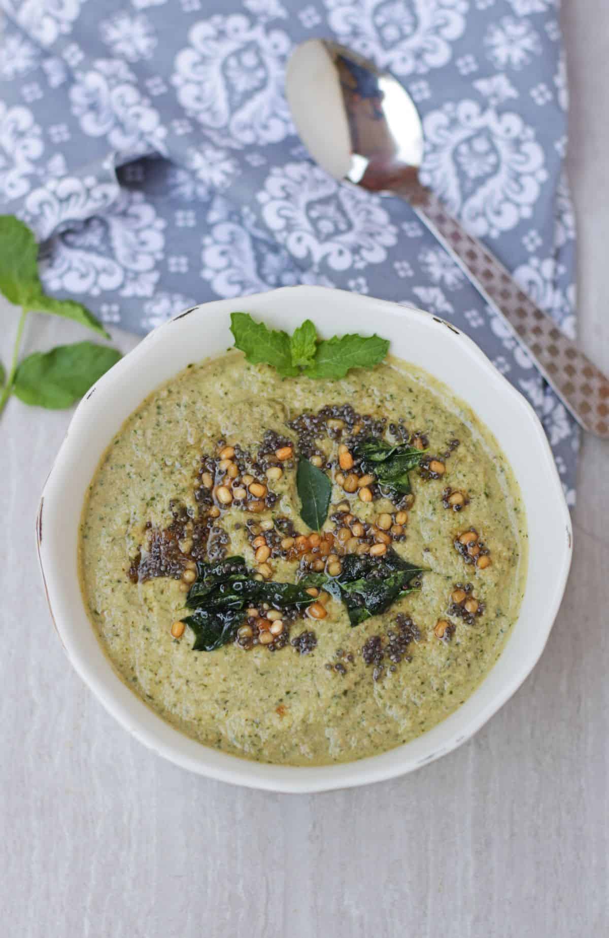 coconut chutney with mint in a bowl