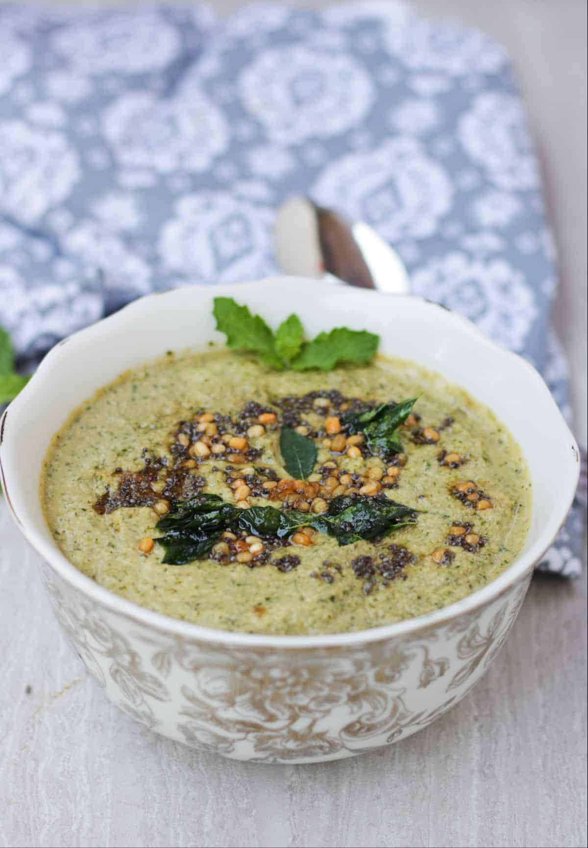 Mint chutney with seasoning