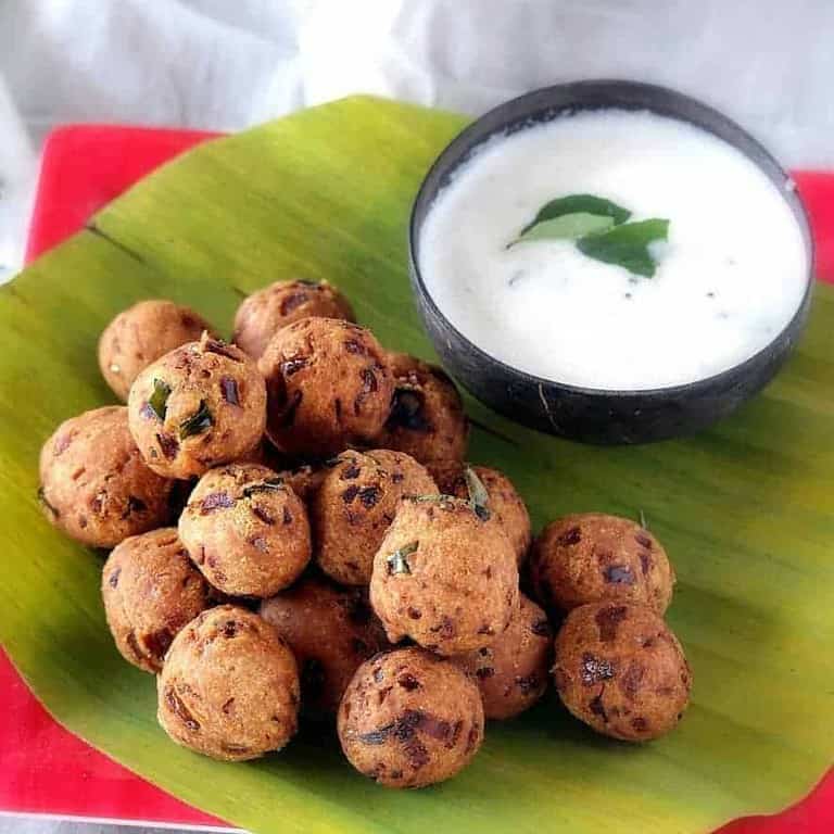 Pattinam Pakoda in a plate - Featured image