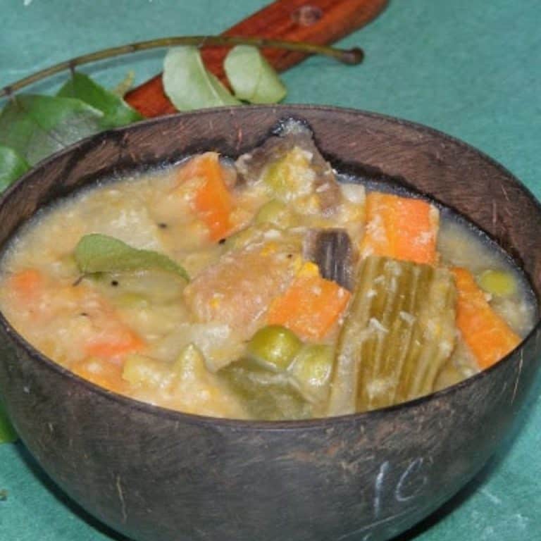 Aviyal in a coconut like bowl - Feature Image